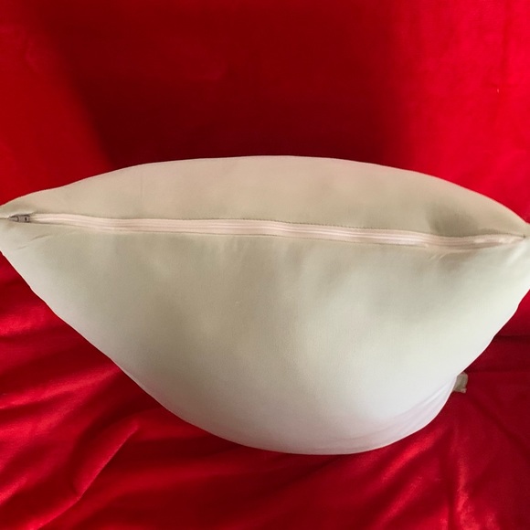 “Standard Fiber” Brand - Set of 2 Brand New Pillows  NWT - Picture 8 of 10